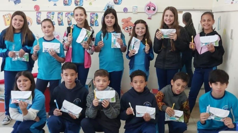 Educação bucal é destaque em ação com alunos da Escola Maurina de Souza Patrício