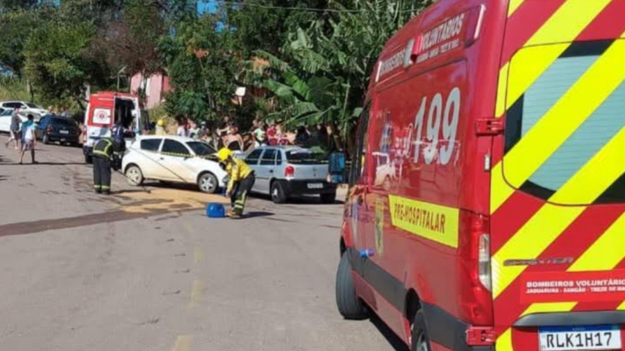 Colisão frontal deixa um morto e quatro feridos no Santa Apolônia